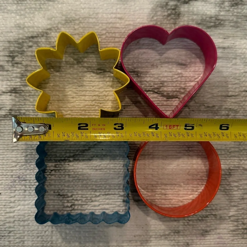 Wilton 4 Piece‎ Cookie Cutter Set Heart Flower Circle Wavy (Square)